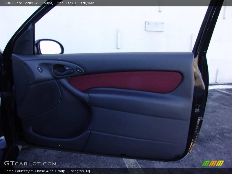 Pitch Black / Black/Red 2003 Ford Focus SVT Coupe