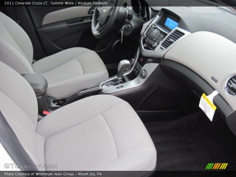Summit White / Medium Titanium 2011 Chevrolet Cruze LT
