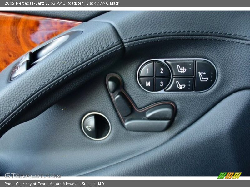 Controls of 2009 SL 63 AMG Roadster
