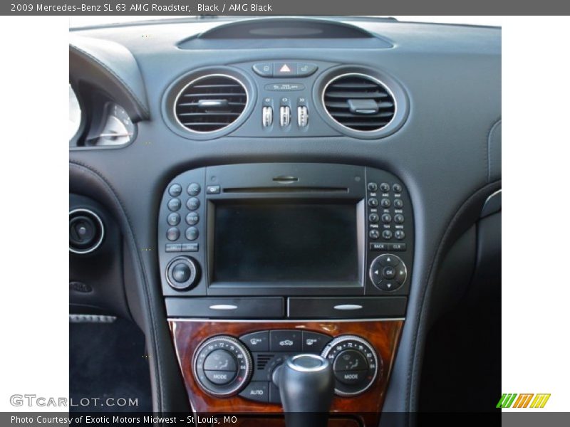 Controls of 2009 SL 63 AMG Roadster