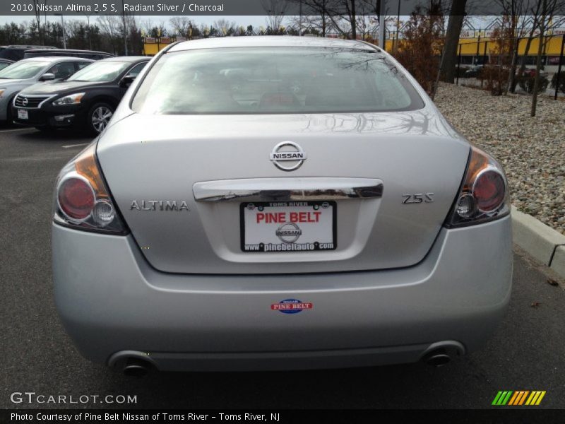 Radiant Silver / Charcoal 2010 Nissan Altima 2.5 S