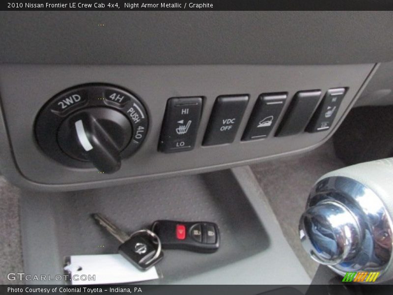 Night Armor Metallic / Graphite 2010 Nissan Frontier LE Crew Cab 4x4