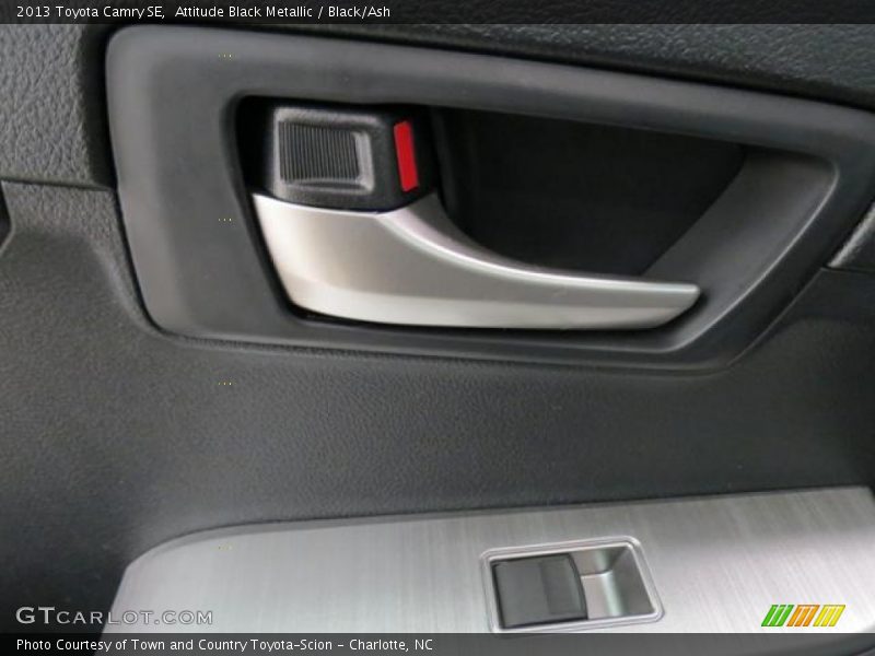 Attitude Black Metallic / Black/Ash 2013 Toyota Camry SE