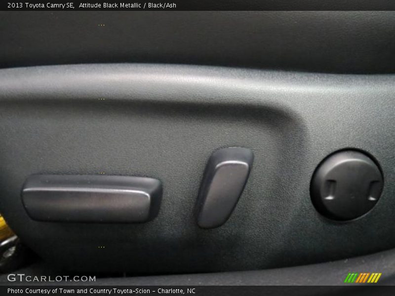 Attitude Black Metallic / Black/Ash 2013 Toyota Camry SE