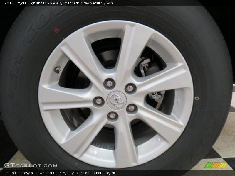 Magnetic Gray Metallic / Ash 2013 Toyota Highlander V6 4WD