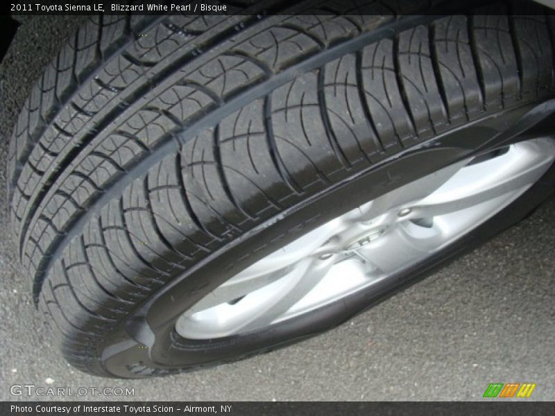Blizzard White Pearl / Bisque 2011 Toyota Sienna LE