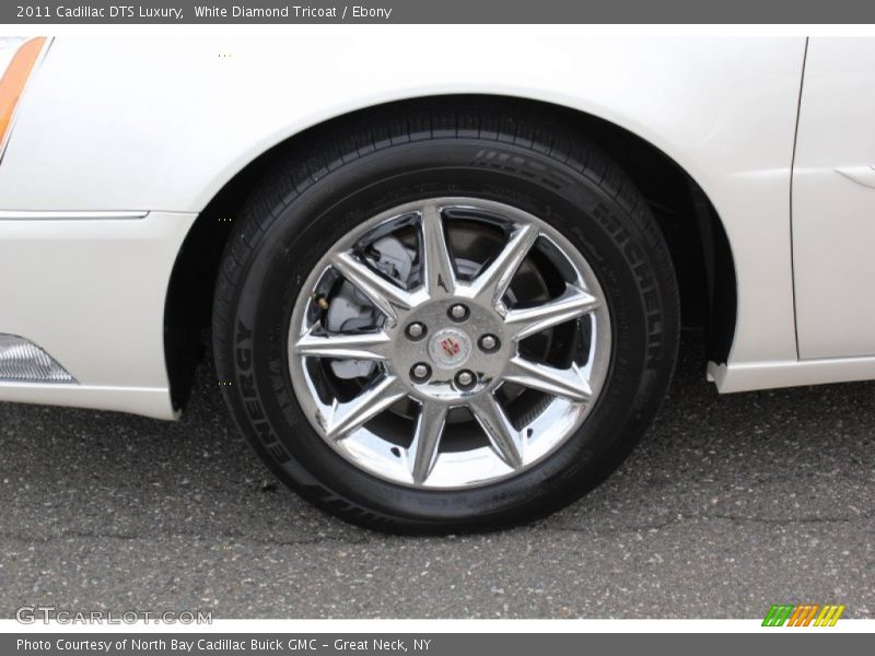 White Diamond Tricoat / Ebony 2011 Cadillac DTS Luxury