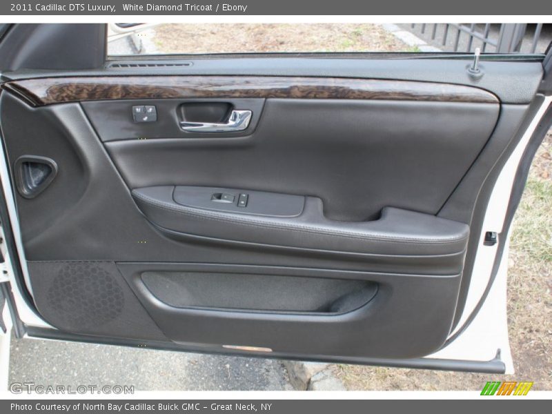 White Diamond Tricoat / Ebony 2011 Cadillac DTS Luxury