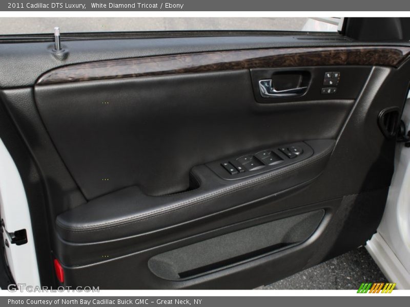 White Diamond Tricoat / Ebony 2011 Cadillac DTS Luxury