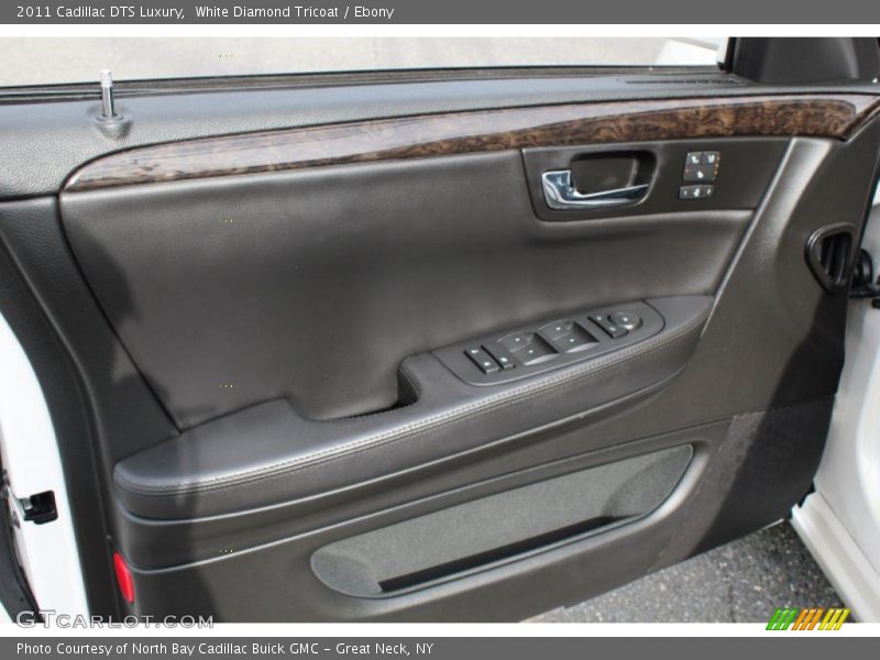 White Diamond Tricoat / Ebony 2011 Cadillac DTS Luxury