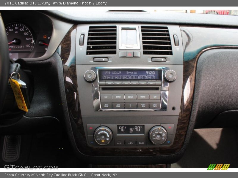 White Diamond Tricoat / Ebony 2011 Cadillac DTS Luxury