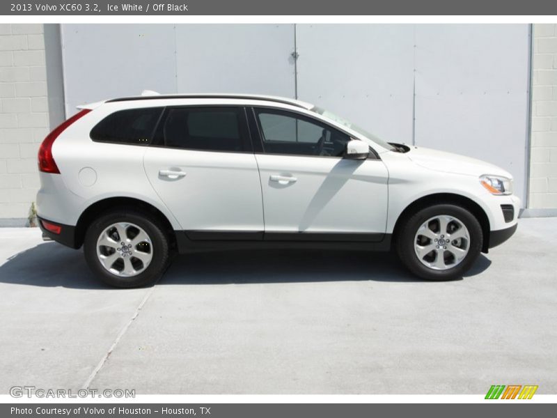 Ice White / Off Black 2013 Volvo XC60 3.2