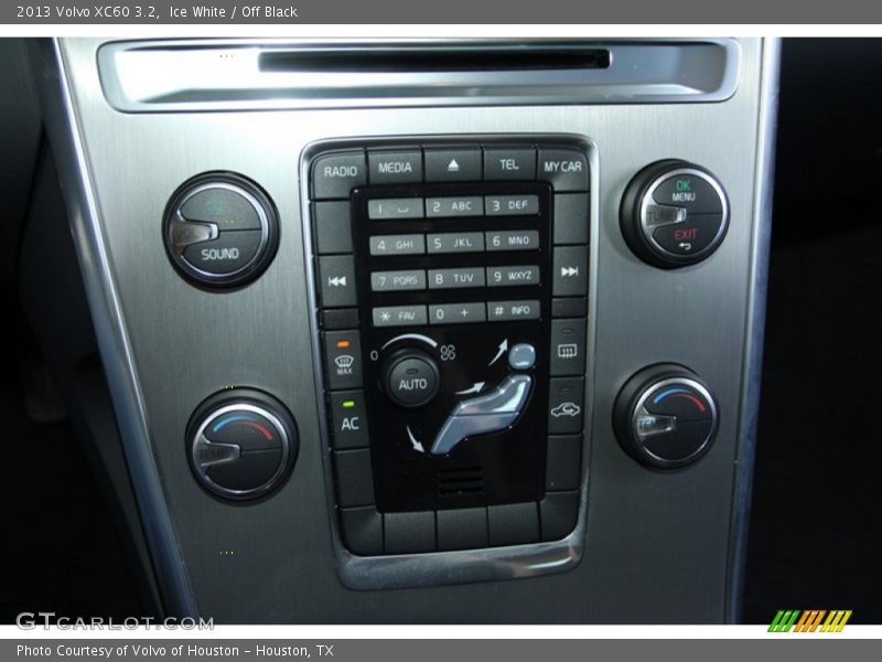 Ice White / Off Black 2013 Volvo XC60 3.2