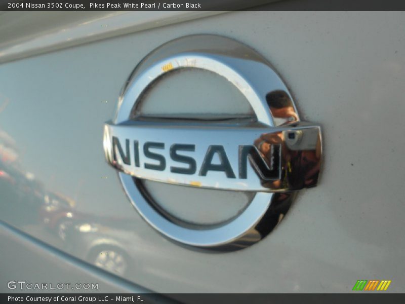 Pikes Peak White Pearl / Carbon Black 2004 Nissan 350Z Coupe