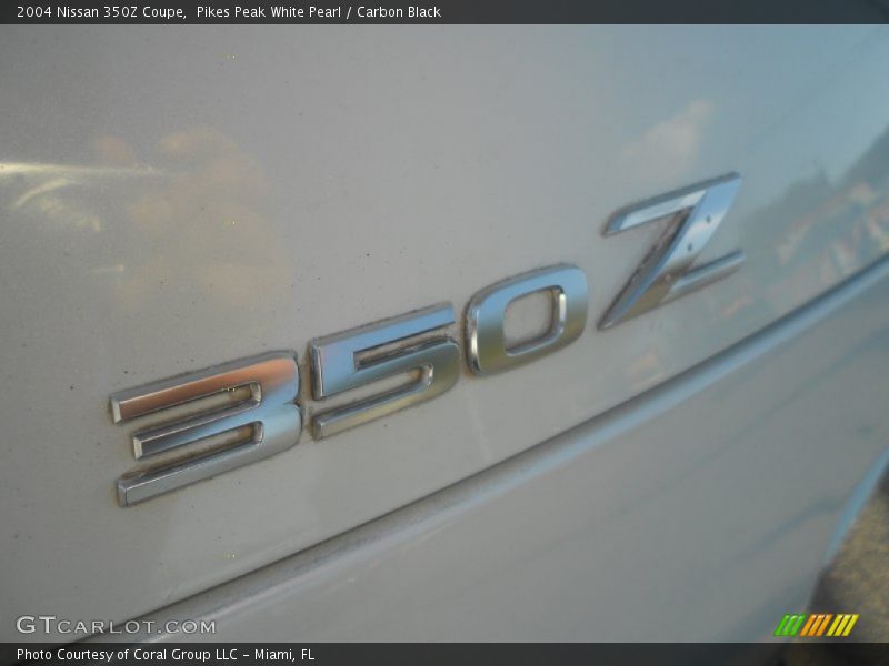 Pikes Peak White Pearl / Carbon Black 2004 Nissan 350Z Coupe