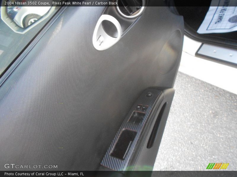 Pikes Peak White Pearl / Carbon Black 2004 Nissan 350Z Coupe