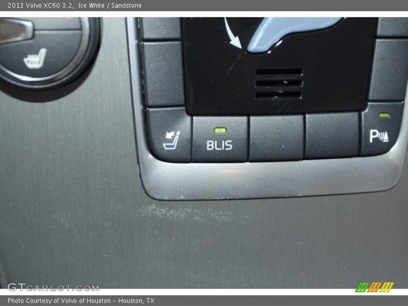 Ice White / Sandstone 2013 Volvo XC60 3.2