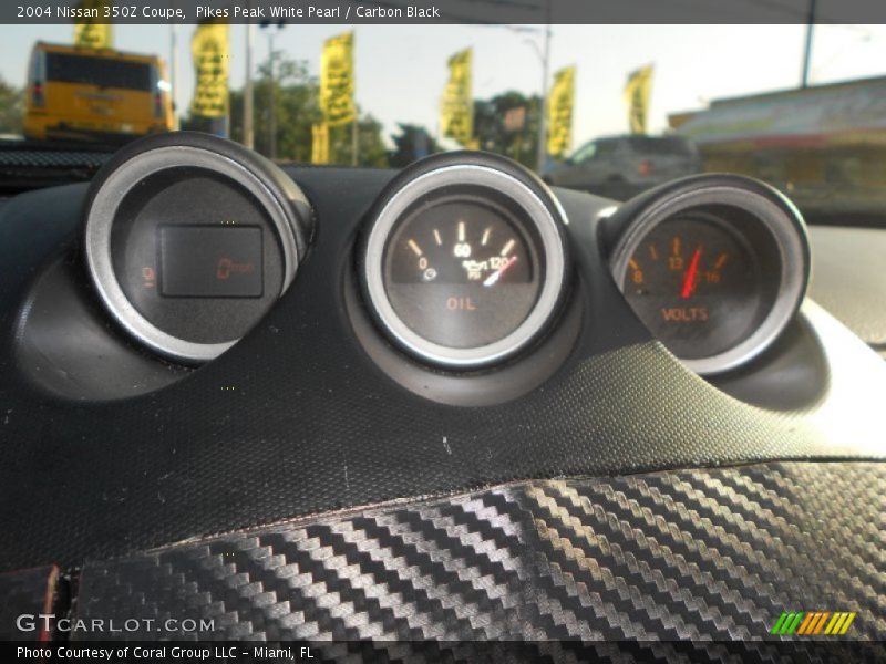 Pikes Peak White Pearl / Carbon Black 2004 Nissan 350Z Coupe