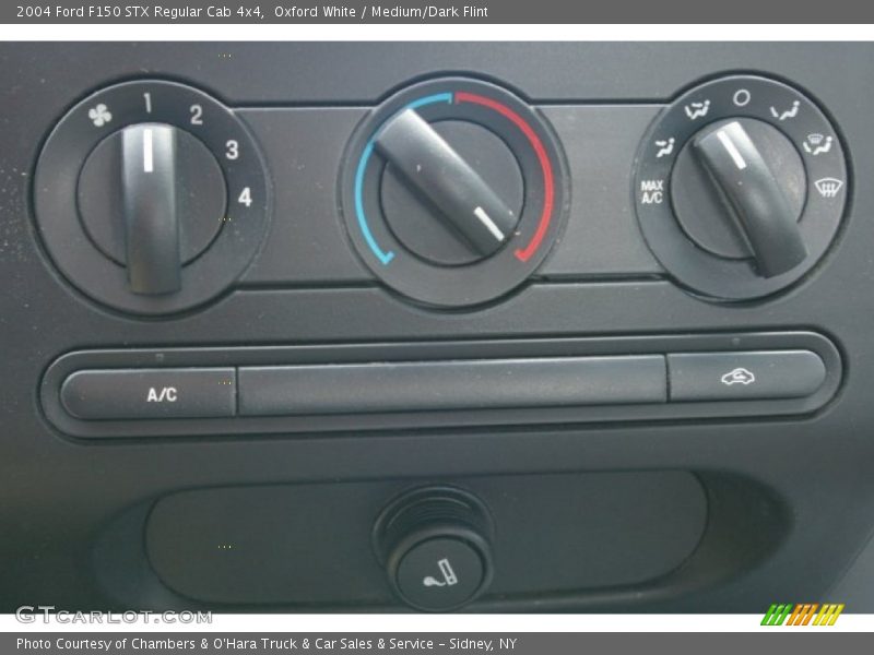 Oxford White / Medium/Dark Flint 2004 Ford F150 STX Regular Cab 4x4