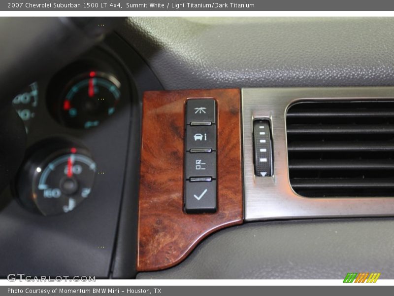 Summit White / Light Titanium/Dark Titanium 2007 Chevrolet Suburban 1500 LT 4x4