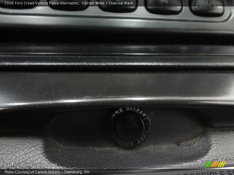 Vibrant White / Charcoal Black 2008 Ford Crown Victoria Police Interceptor