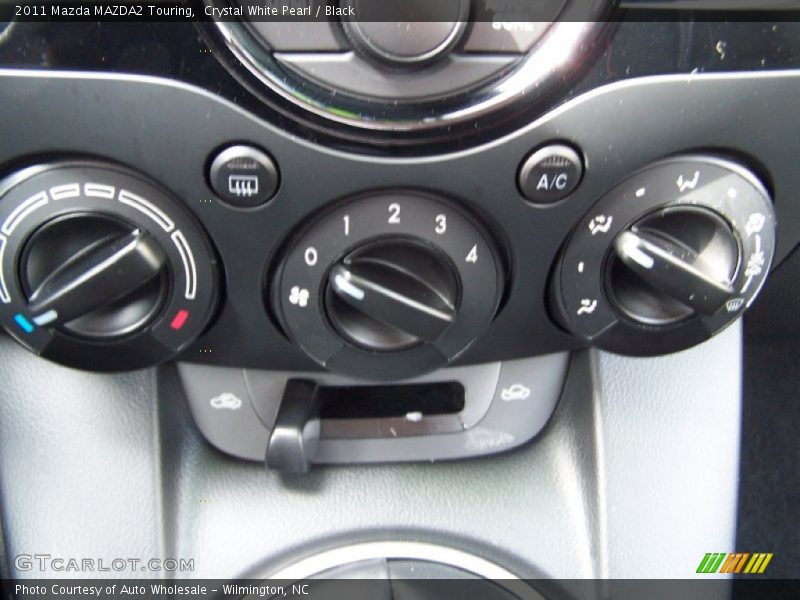 Controls of 2011 MAZDA2 Touring