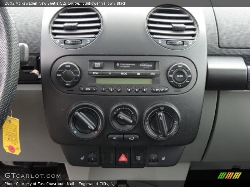 Sunflower Yellow / Black 2003 Volkswagen New Beetle GLS Coupe