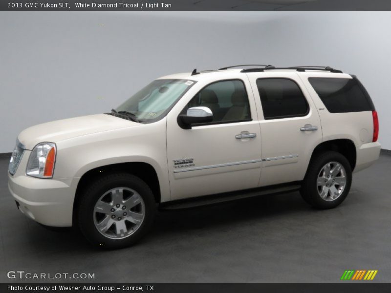 White Diamond Tricoat / Light Tan 2013 GMC Yukon SLT