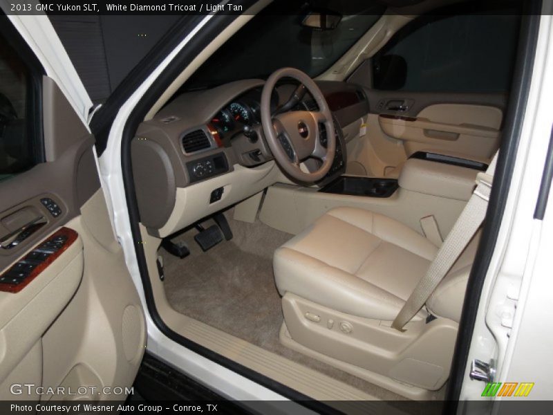 White Diamond Tricoat / Light Tan 2013 GMC Yukon SLT