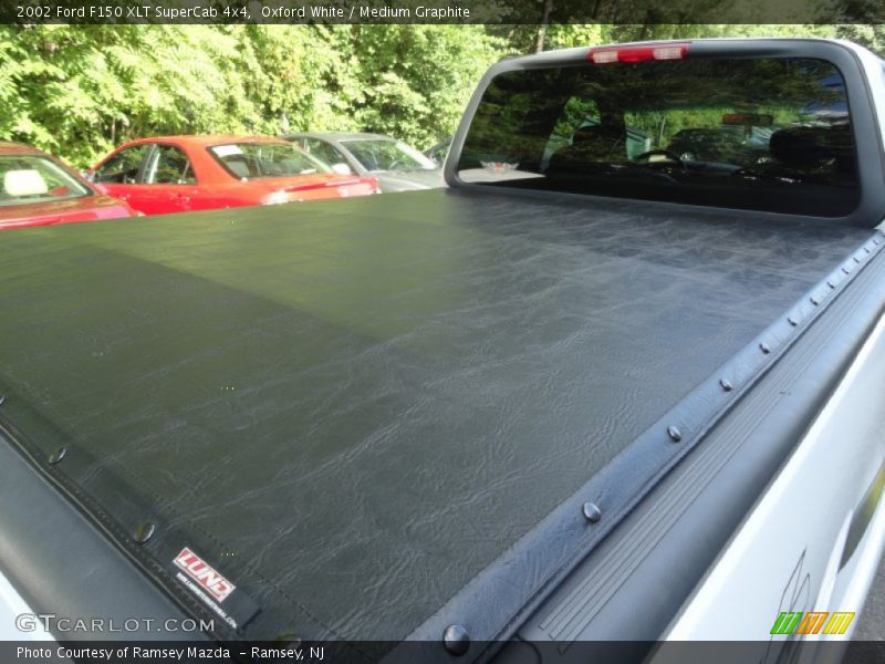 Oxford White / Medium Graphite 2002 Ford F150 XLT SuperCab 4x4