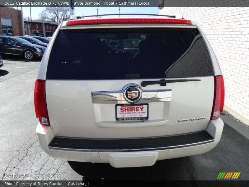 White Diamond Tricoat / Cashmere/Cocoa 2013 Cadillac Escalade Luxury AWD
