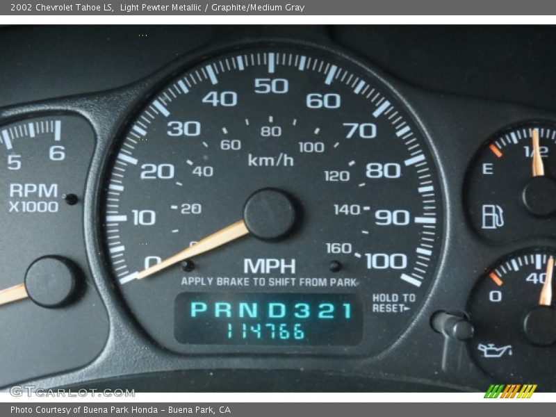 Light Pewter Metallic / Graphite/Medium Gray 2002 Chevrolet Tahoe LS