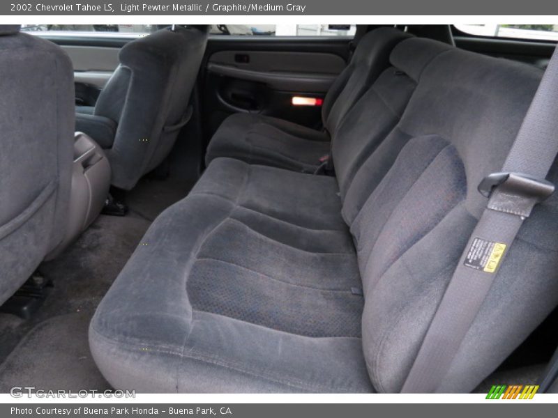 Light Pewter Metallic / Graphite/Medium Gray 2002 Chevrolet Tahoe LS