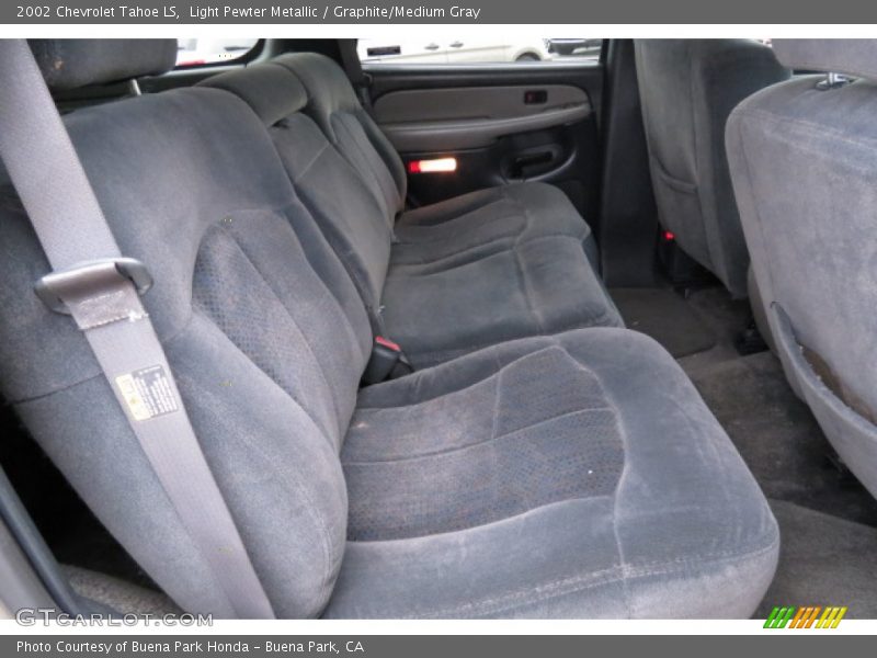 Light Pewter Metallic / Graphite/Medium Gray 2002 Chevrolet Tahoe LS