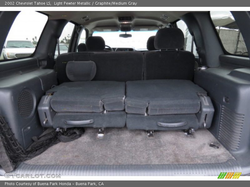 Light Pewter Metallic / Graphite/Medium Gray 2002 Chevrolet Tahoe LS