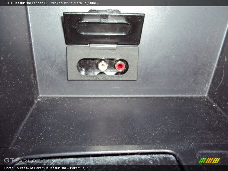 Wicked White Metallic / Black 2010 Mitsubishi Lancer ES