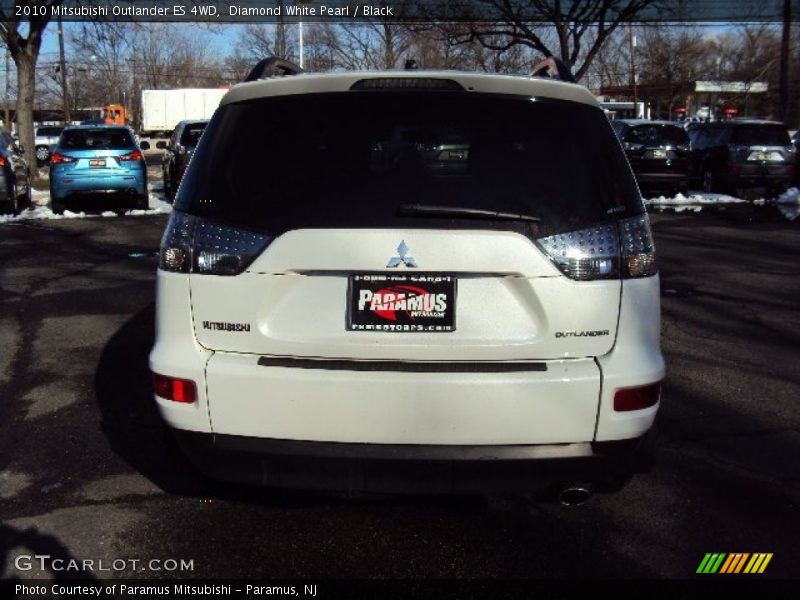 Diamond White Pearl / Black 2010 Mitsubishi Outlander ES 4WD