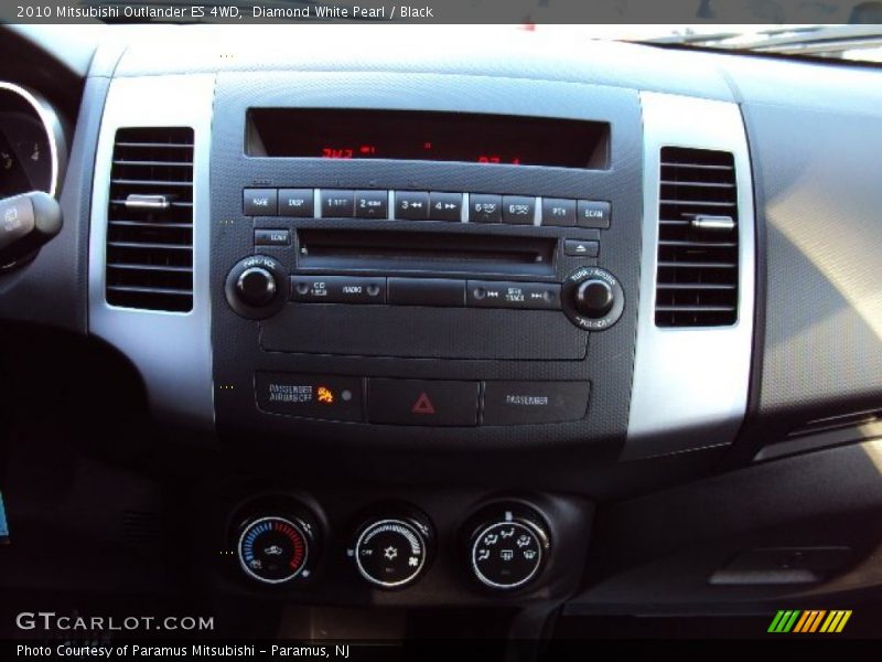 Diamond White Pearl / Black 2010 Mitsubishi Outlander ES 4WD