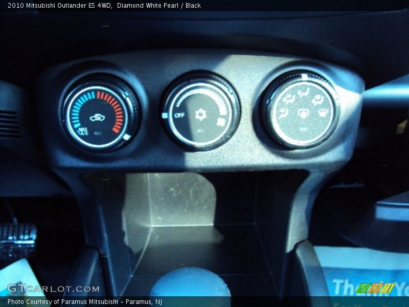Diamond White Pearl / Black 2010 Mitsubishi Outlander ES 4WD