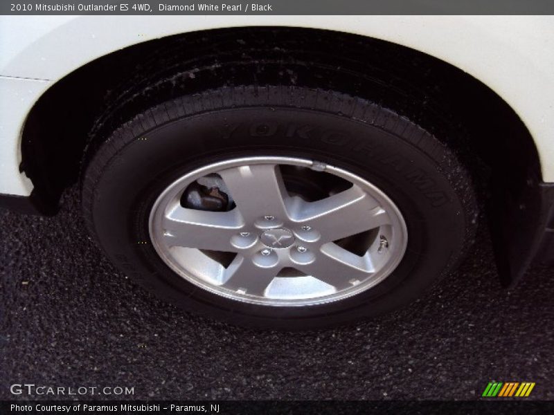 Diamond White Pearl / Black 2010 Mitsubishi Outlander ES 4WD