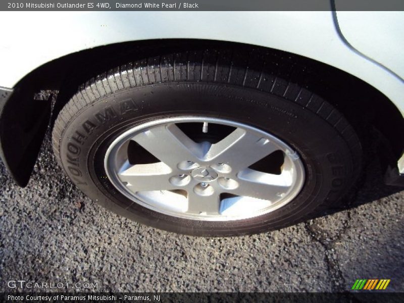 Diamond White Pearl / Black 2010 Mitsubishi Outlander ES 4WD