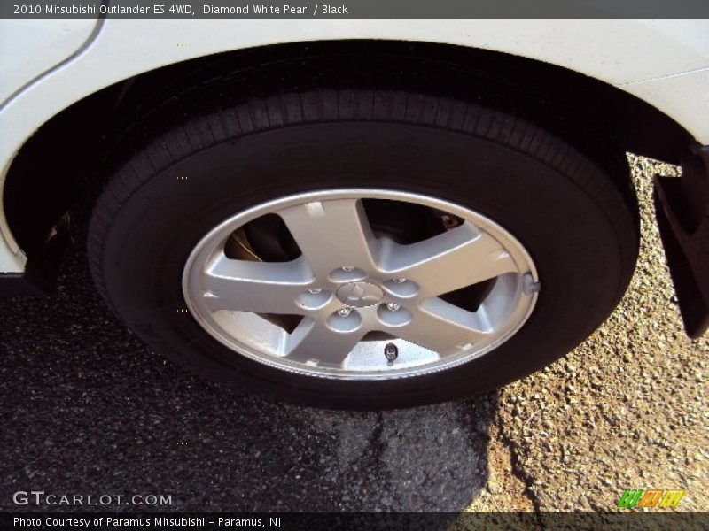Diamond White Pearl / Black 2010 Mitsubishi Outlander ES 4WD
