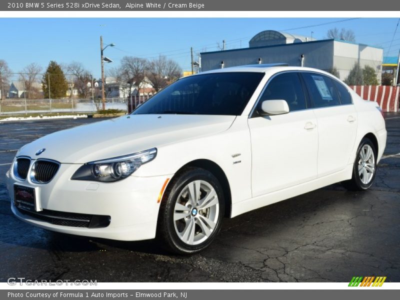 Front 3/4 View of 2010 5 Series 528i xDrive Sedan