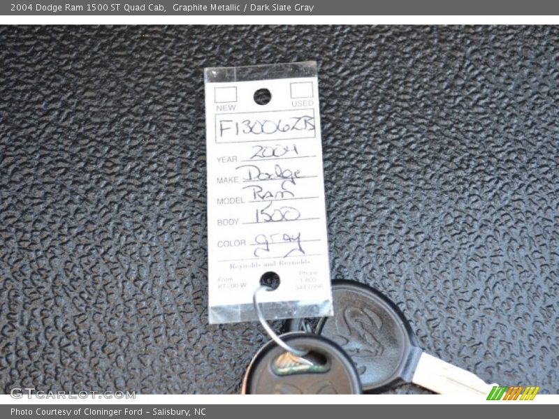 Graphite Metallic / Dark Slate Gray 2004 Dodge Ram 1500 ST Quad Cab
