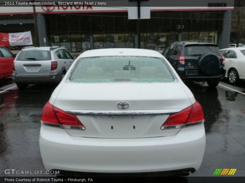 Blizzard White Pearl / Ivory 2011 Toyota Avalon Limited