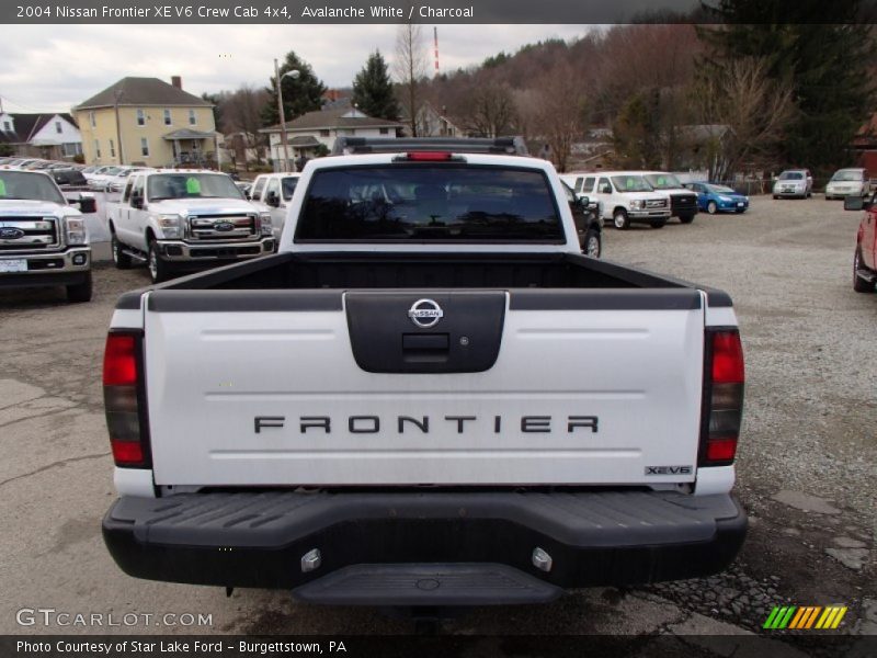 Avalanche White / Charcoal 2004 Nissan Frontier XE V6 Crew Cab 4x4