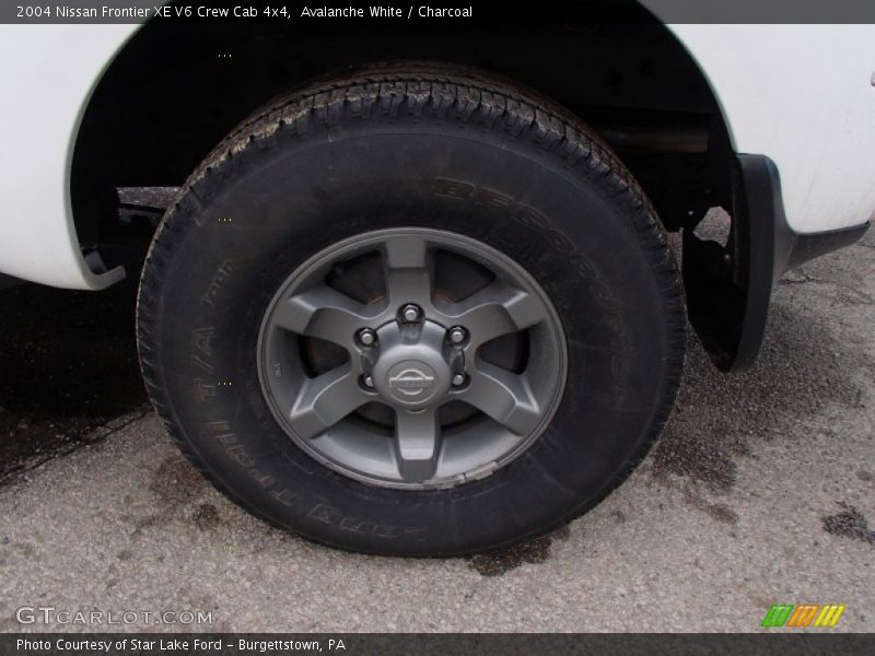 Avalanche White / Charcoal 2004 Nissan Frontier XE V6 Crew Cab 4x4