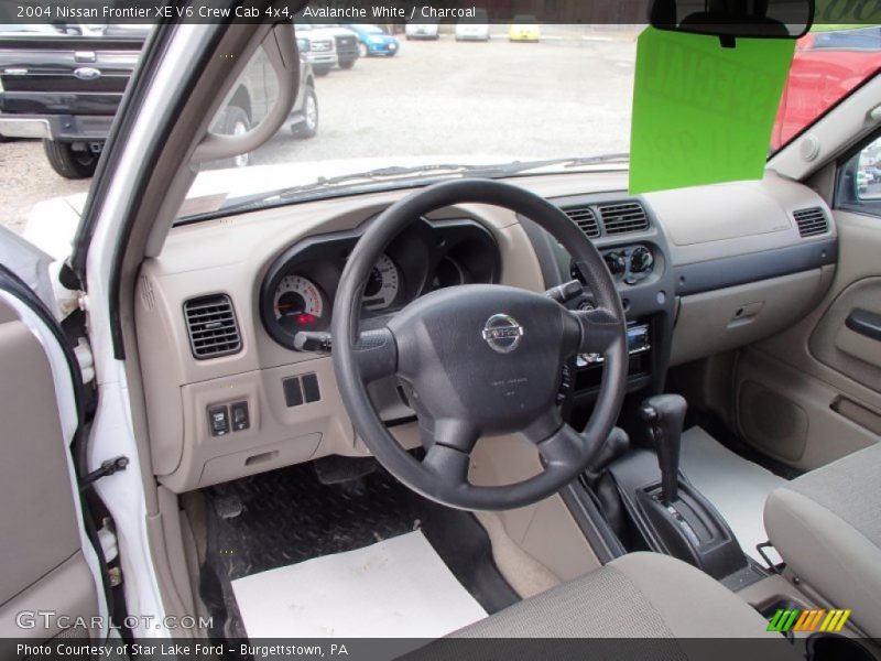 Avalanche White / Charcoal 2004 Nissan Frontier XE V6 Crew Cab 4x4