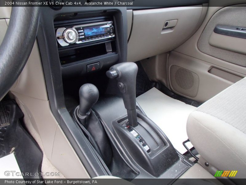 Avalanche White / Charcoal 2004 Nissan Frontier XE V6 Crew Cab 4x4
