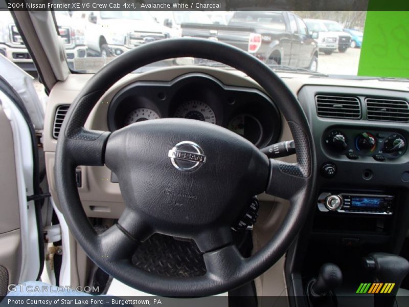 Avalanche White / Charcoal 2004 Nissan Frontier XE V6 Crew Cab 4x4